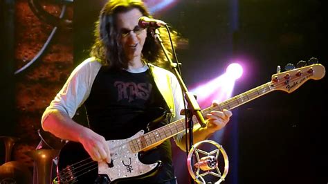 GEDDY LEE BASS SOLO (RUSH) - YouTube