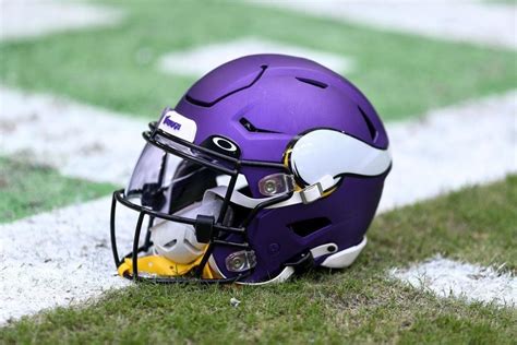 Minnesota Vikings NFL Helmet by Chris Bleakley - Trading Paints