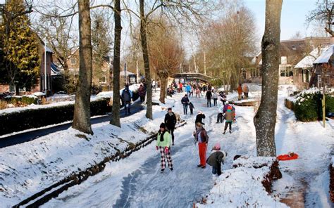 Ice skating tour in Giethoorn, The Netherlands | Heavenly Holland