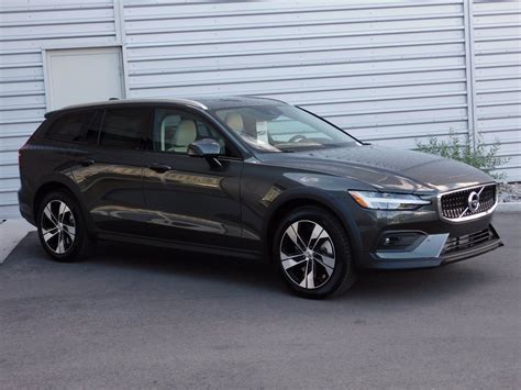 New 2020 Volvo V60 Cross Country V60AWD T5 MOMENTUM Station Wagon ...