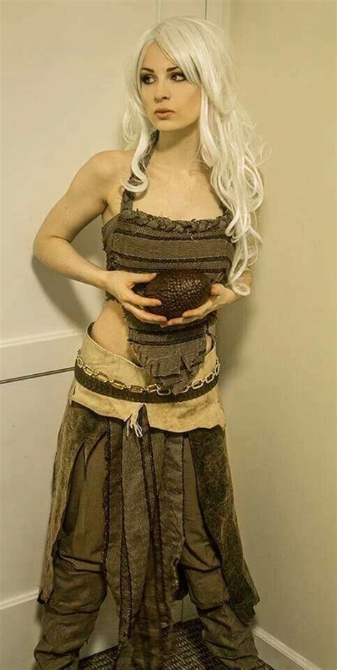 Khaleesi 💕 | Khaleesi cosplay, Khaleesi costume, Cosplay woman