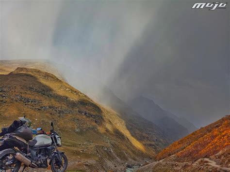 New Mahindra Mojo UT300 conquers 9 of India's most thrilling passes ...