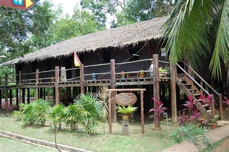 Rumah panjang (Long house), Dayak Iban traditional house, Sarawak ...