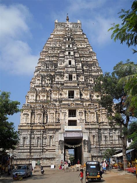 Virupaksha Temple, Hampi - The Surviving Glory!