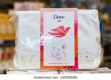 Dove Gift Set Women On Store Stock Photo 2205302281 | Shutterstock