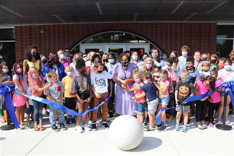 New Boyd Elementary celebrated with ribbon-cutting ceremony