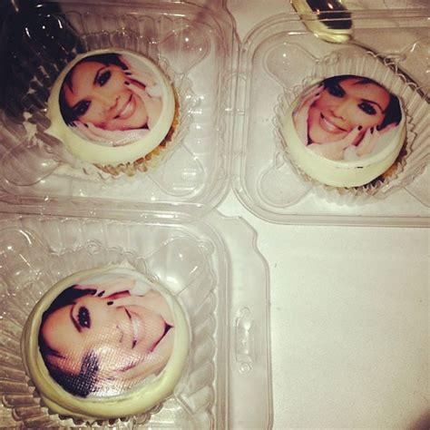 Kris Jenner's Birthday Cake Decorated With Her Own Face—Check It Out ...