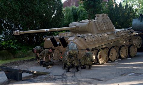 Germany: World War II Tank Is Seized From Collector - The New York Times