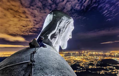 Daredevils Document Their Night Time Ascent of Rio’s Christ the Redeemer » TwistedSifter