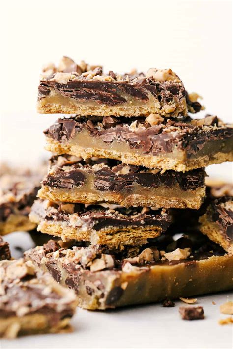 5 ingredient Graham Cracker Toffee (Christmas Crack) | The Recipe Critic