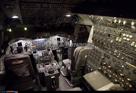 Boeing 747 200 Cockpit