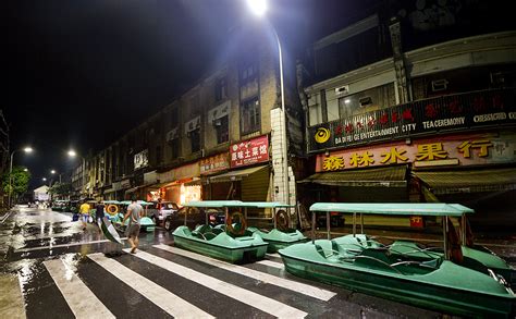 Video: Thousands flee as ancient Chinese town hit by neck-deep floods ...