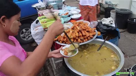 Myanmar Street Food - DELICIOUS Mohinga ) in Yangon