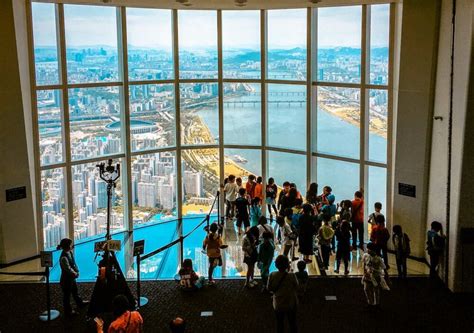 Seoul Sky Observatory in Lotte World Tower has the Best Views in Seoul... 555 Metres Up ...