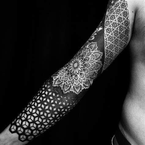 Blackwork Tattoo Guide voor 2022 | TattooFinders