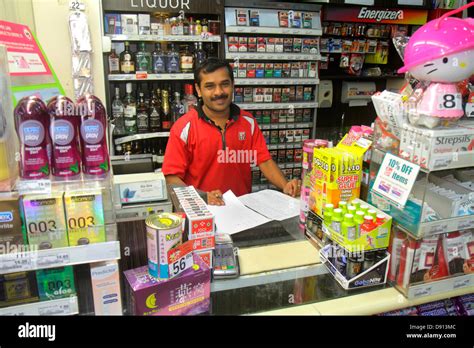 Cashier counter store hi-res stock photography and images - Alamy