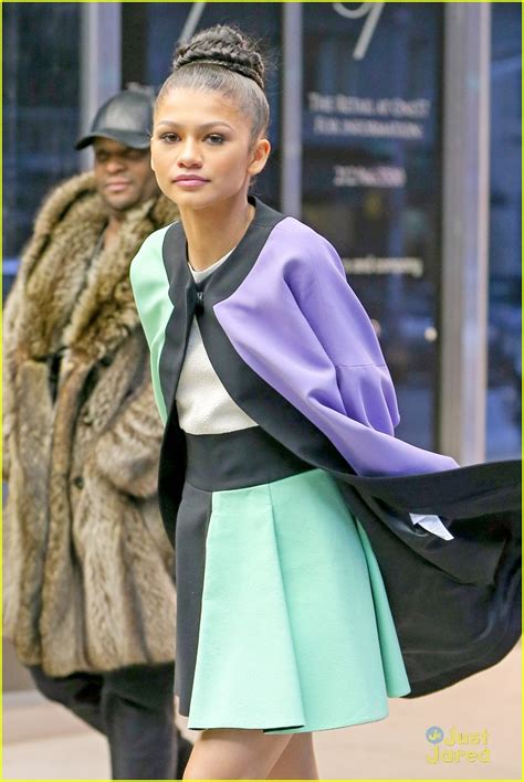 Zendaya Causes A 'Scandal' Before Leaving New York Fashion Week | Photo ...