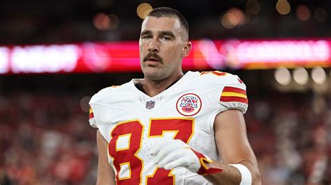 Chiefs' Travis Kelce avoids major injury and has 'chance to go' in ...