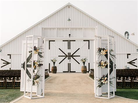 10 Rustic Barn Wedding Venues That Will Leave You Breathless