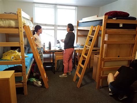 Life in the LinOhana: UC Santa Cruz dorm pics