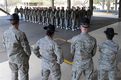 File:Air Force Basic Training Formation.jpg - Wikimedia Commons