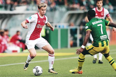 Frenkie de Jong and a question of versatility in young players