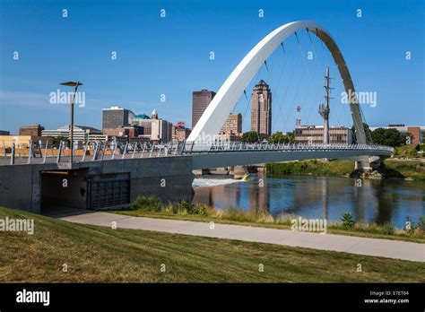 The Des Moines River Dam and downtown pedestrian bridge in Des Moines ...