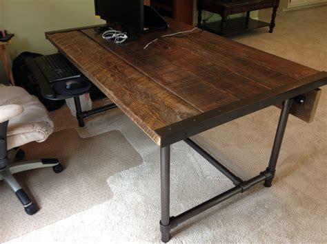 Easy to Build Barn Wood Desk [Desk Week]