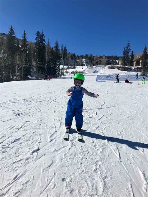 10 Tips for Your Kids First Time Skiing | Raising Hikers