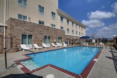 Holiday Inn Express and Suites Winona North, an IHG Hotel Winona, Mississippi, US - Reservations.com