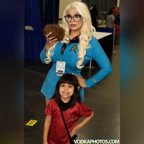 Trekkies! | Star trek cosplay, Sexy cosplay, Star trek