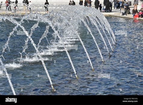 World War ii memorial fountain at the National Mall Stock Photo - Alamy