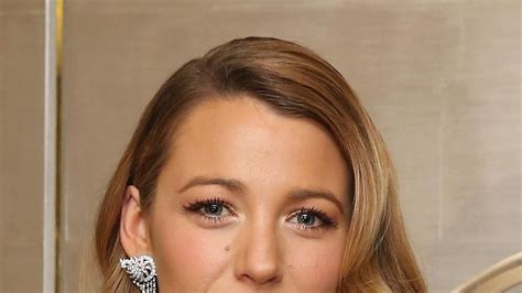 How Blake Lively Wears Two Holiday Staples, Shimmery Eyeshadow and Red ...