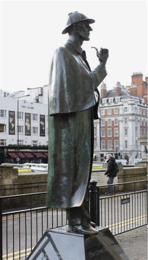 Sherlock Holmes statue at Baker Street station, London | Statue, Baker street, Greek statue