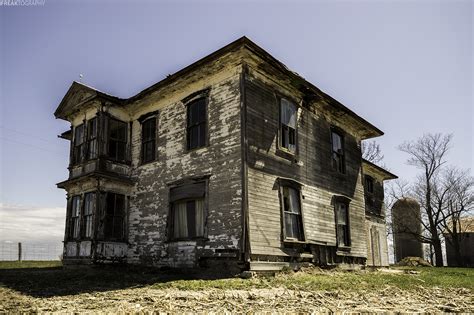 20 Photos Of Creepy Old Abandoned Houses | HuffPost Canada