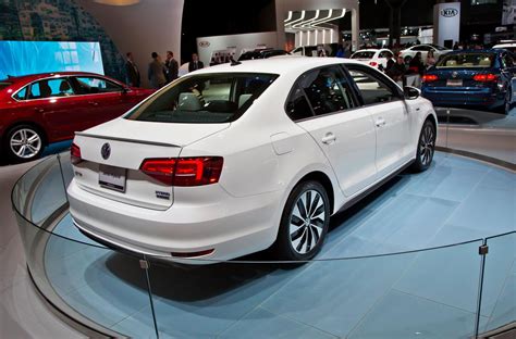 Volkswagen Jetta Hybrid Photos and Specs. Photo: Volkswagen Jetta ...