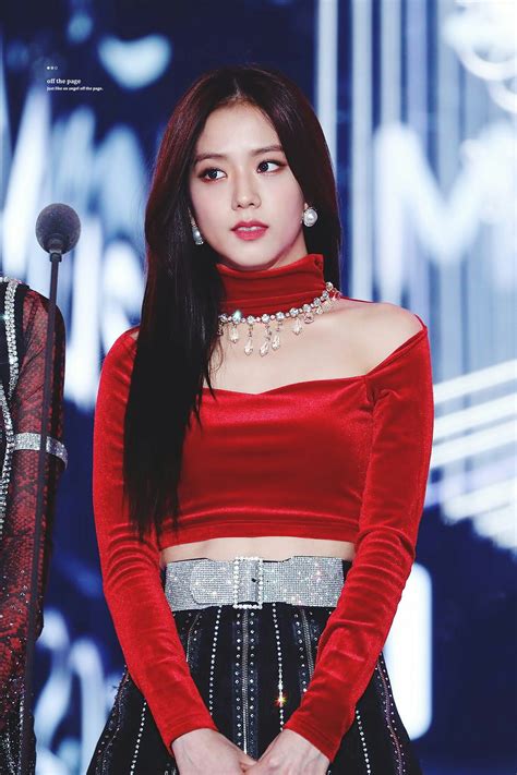 10+ Times BLACKPINK's Jisoo Was An Ethereal Shoulder-Line Queen In Off-Shoulder Outfits - Koreaboo