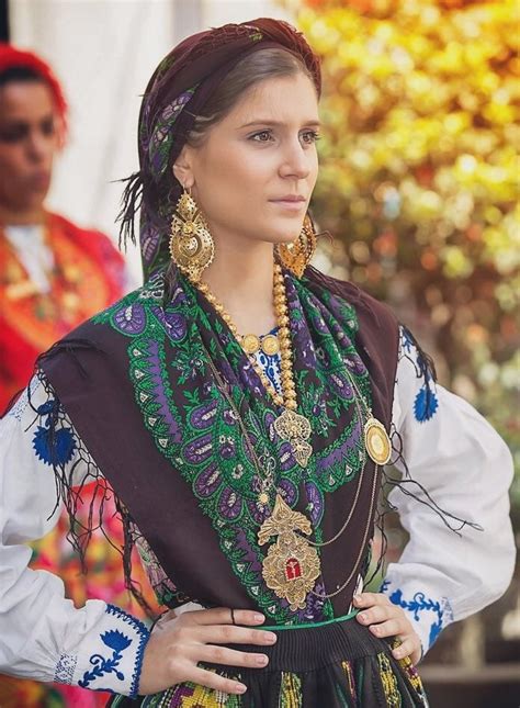 women from Portugal wearing a Traditional dress : r/pics