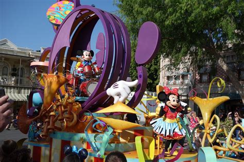 Mickey's Soundsational Parade | Disneyland