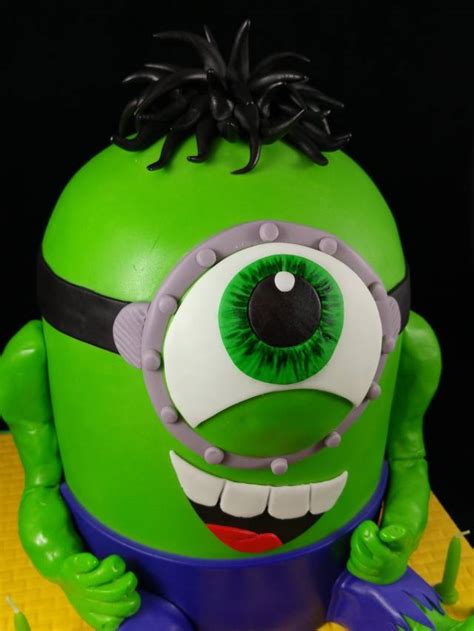 Hulk Minion - Decorated Cake by Lisa-Jane Fudge - CakesDecor