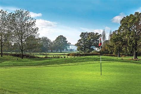 Win a luxury golf break in Berkshire