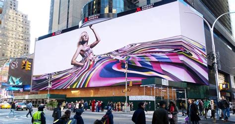 Size matters in Times Square – take a look at world’s most expensive billboard | Languages ...