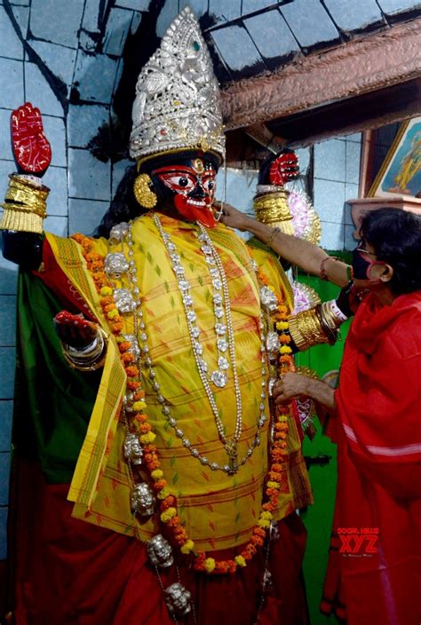 Kolkata: Preparations for Kali Puja #Gallery - Social News XYZ