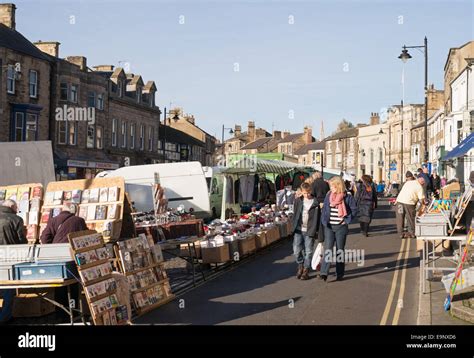 Shoppers at Barnard Castle open air or street market, north east England, UK Stock Photo - Alamy