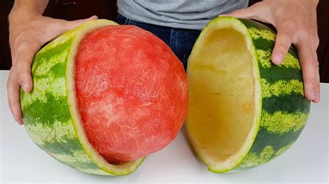 How To Cut Half A Watermelon - Learn how to cut a watermelon into cubes ...