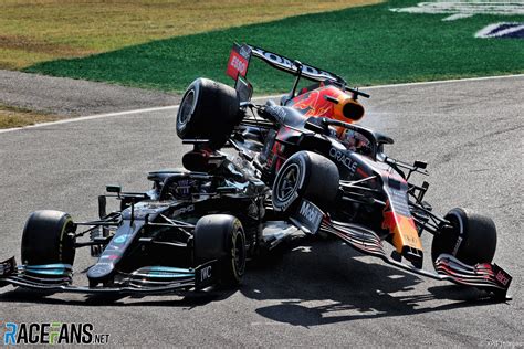 Hamilton Verstappen Crash Whose Fault : Vyrlrbhpyw1oym - madokoenew