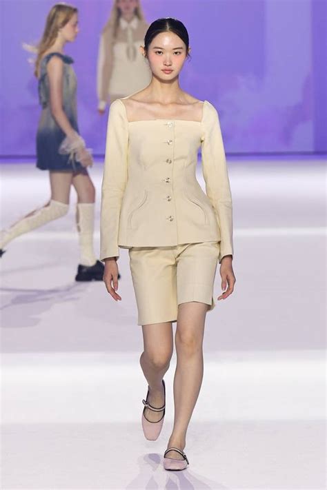 7 Seoul Fashion Week Runway Trends That Define Cool Style | Who What Wear