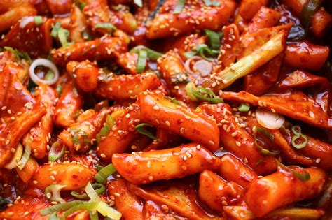 Best Tteokbokki Recipe - How To Make Spicy Korean Rice Cakes