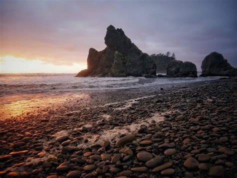 Sunset at Rialto Beach, Washington last night [OC] [4592 x 3448] : pics