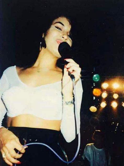 Selena Quintanilla in concert | Selena quintanilla, Selena quintanilla fashion, Selena ...